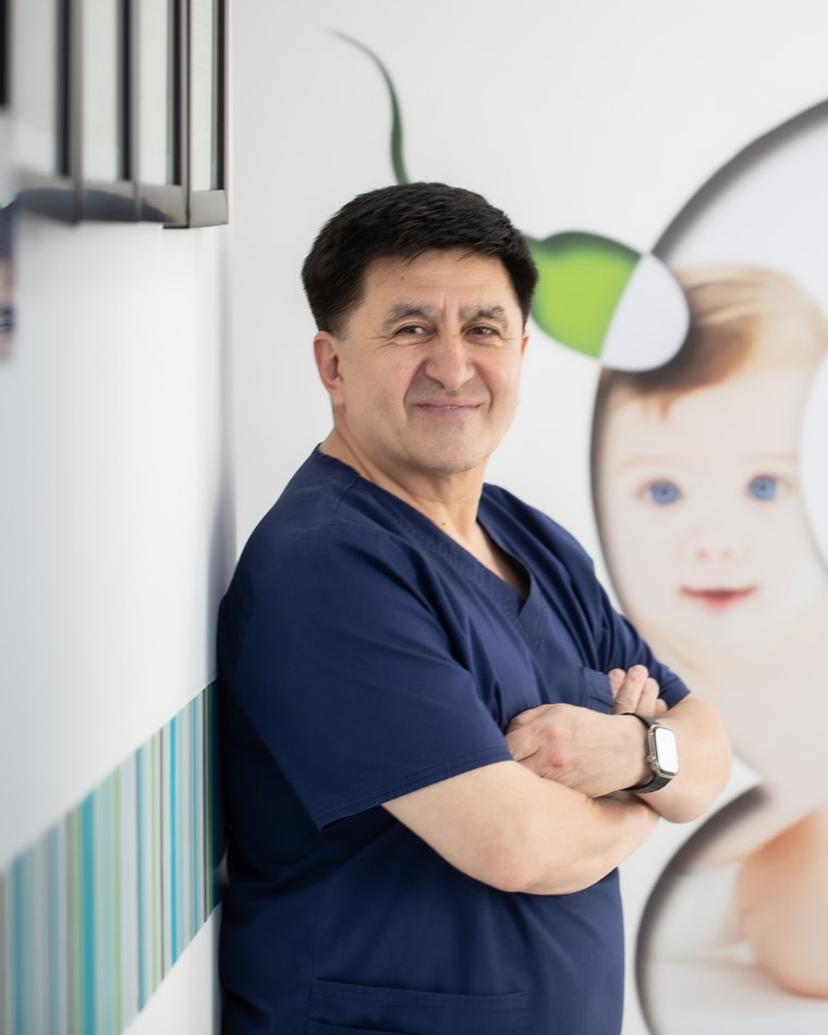 El Dr. Shoukhrat Mitalipov en el Instituto Ingenes, Ciudad de México